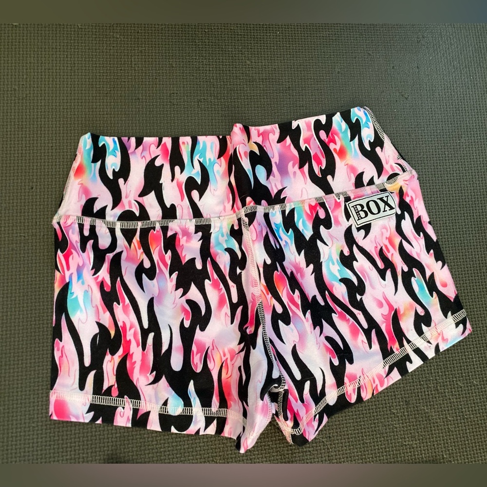 Rok The Box booty shorts, M